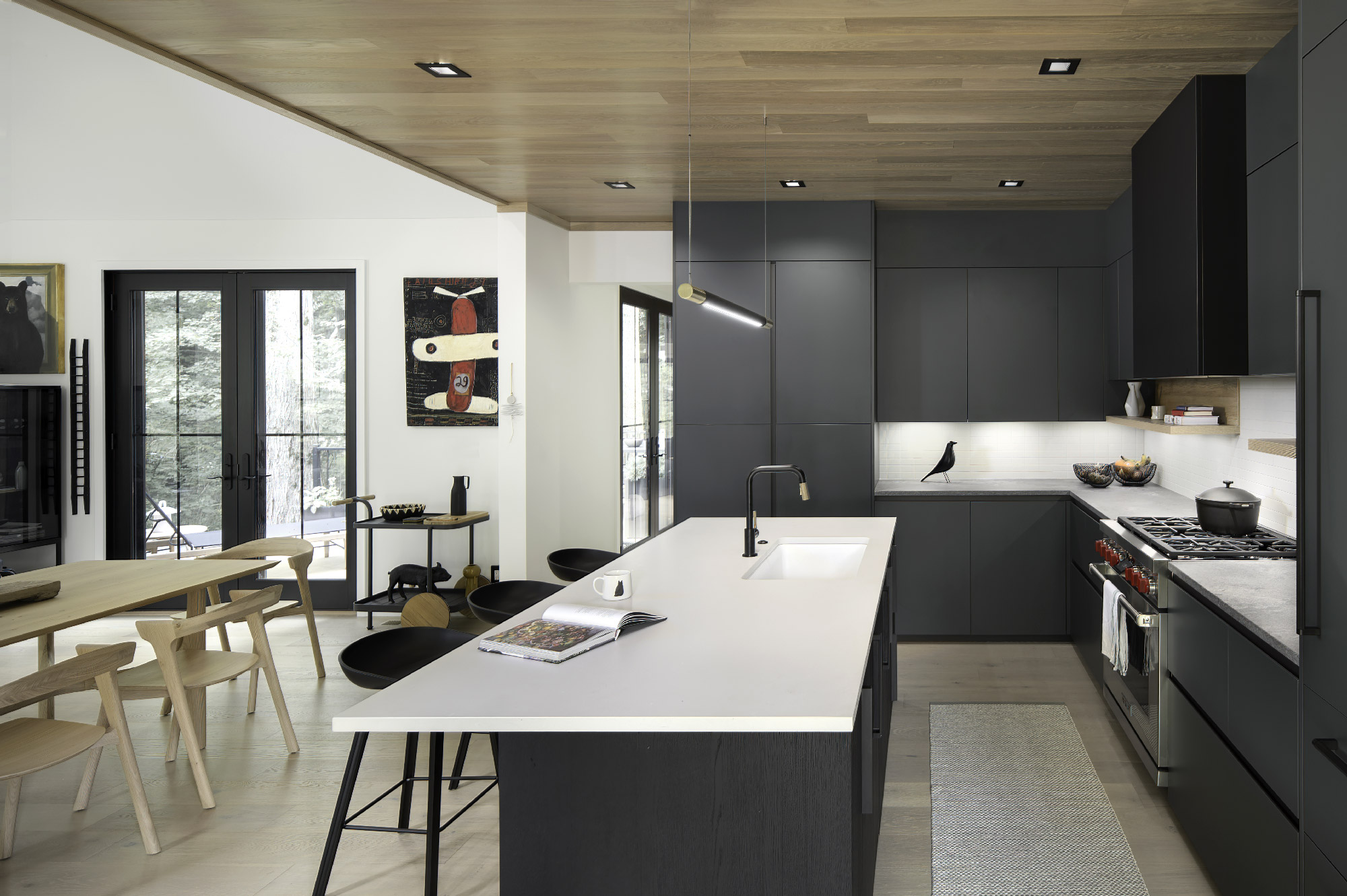 Design cucina italiana Zecchinon con penisola bianca e zona cottura attrezzata, realizzata da Archisesto in un contesto residenziale a Chicago